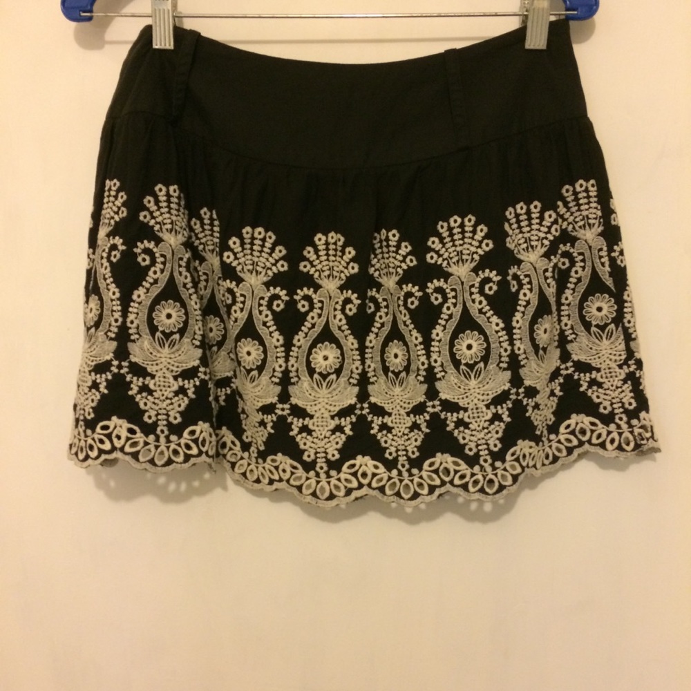 Rachael and Chloe woman’s M black cotton skirt.